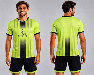 Ensemble d'uniformes de football personnalisés pour hommes, 100 % polyester respirant et à séchage rapide, qualité supérieure, prix de gros usine - Product Image 1