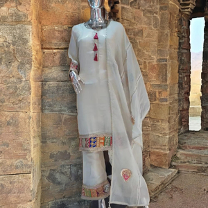 Duppata en viscose scintillante avec doublure et travail de dentelle Gotta Patti, élégant Salwar Kameez pour les tenues de fête indiennes et pakistanaises - Product Image 1