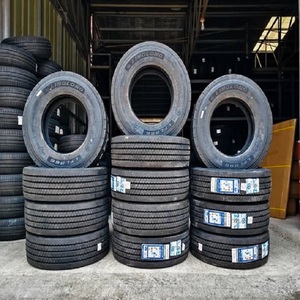 Pneus de camion 11R22.5 pour transport de marchandises, offrant une stabilité routière supérieure, une conception économe en carburant et un caoutchouc durable. - Product Image 1