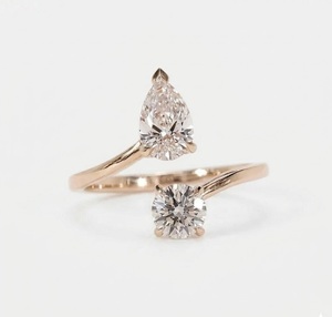 แหวนทองคำแท้ 14K/18K แบบ Toi Et Moi แหวนหมั้นเพชรแท้เพาะเลี้ยงในห้องปฏิบัติการ 0.75 กะรัต รูปทรงลูกแพร์ และ 0.50 กะรัต เพชรทรงกลม แหวนแบบเปิด - Product Image 3