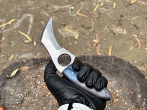 Cuchillo Karambit Hecho a Mano de Acero D2 de Grado Industrial con Mango de Madera Pakka para Combate y Camping, Personalizado OEM/ODM - Product Image 2