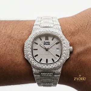 Reloj de Lujo para Hombre con Incrustaciones de Moissanita, Personalizado en Acero Inoxidable con Diamantes, con Indicador de Fecha, Estilo Hip Hop - Product Image 3