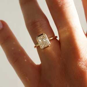 แหวนเพชรทรงรัศมี 2.52 กะรัต ได้รับการรับรองจาก IGI เพชรเพาะเลี้ยงในห้องปฏิบัติการ แหวนทองคำแท้ 14k สำหรับผู้หญิง ของขวัญสุดหรูสำหรับคนรัก เหมาะสำหรับเป็นแหวนหมั้นหรือแหวนแทนใจ - Product Image 2