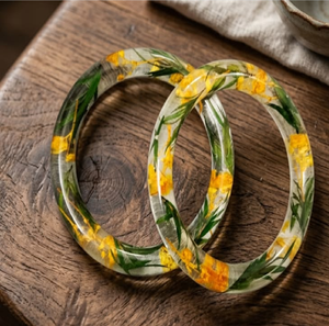 Clear resin bangle with intertwined natural <b>twigs</b> and colorful dried wildflowers, available at wholesale prices. - Product Image 4
