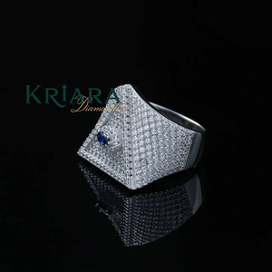 Bague en diamant or blanc, diamants ronds taille brillant cultivés en laboratoire, pierres latérales en saphir, bijoux de luxe unisexe - Product Image 3