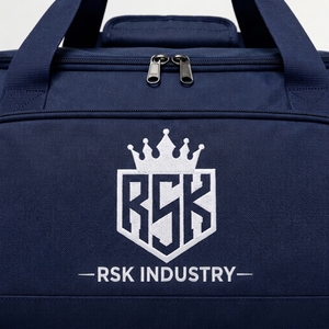 Bolsa de lona de alta calidad diseñada con tela ligera, compartimentos espaciosos, costuras resistentes y opción de transporte cómoda. - Product Image 5