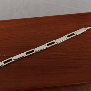 Brazalete de Plata de Ley 925 para Mujer, Diseño Geométrico Rectangular con Micro Pavé de Diamantes, Acabado en Rodio, Cadena de Diseño Moderno, Regalo - Product Image 3