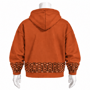 เสื้อฮู้ดดี้สีส้มไหม้ปักลายขอบเสื้อ ผ้าฟลีซหนานุ่ม แขนเสื้อแต่งขอบ กระเป๋าจิงโจ้ สไตล์ลำลองแนวสตรีทแวร์ - Product Image 2