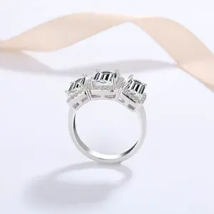 Bague de fiançailles élégante en moissanite émeraude radiante 4 carats S925 pour femmes - Product Image 5