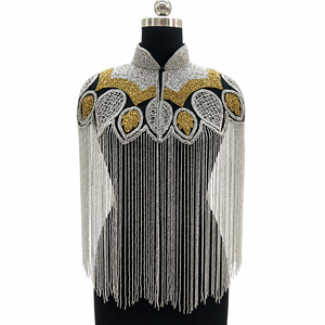 Cape à franges noire et argentée pour femme, idéale pour les fêtes, la scène, les soirées et les occasions élégantes - Product Image 2