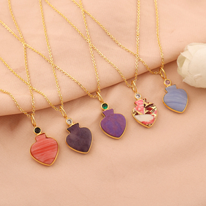 Collier Minimaliste en Laiton Plaqué Or 18 carats avec Pierre Précieuse en Forme d'As de Pique et Sertissage Bezel, Chaîne Câble, Vente en Gros pour Femmes - Product Image 3
