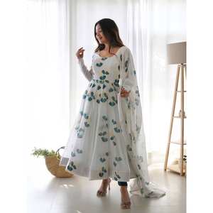 TRAJE HOJA VERDE - Product Image 4