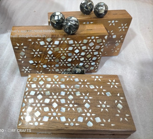 Bolso de noche de madera único con detalles de nácar para eventos especiales y celebraciones - Product Image 5