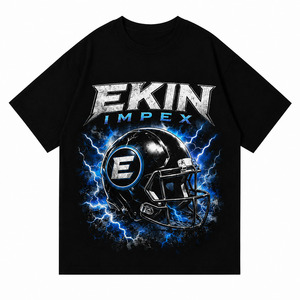 Camiseta Negra con Diseño de Casco de Fútbol Americano, Impresión Personalizada - Product Image 1