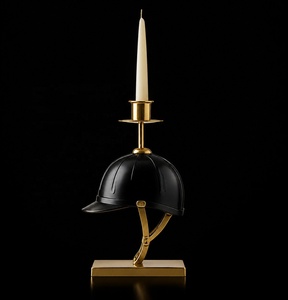 Porte-bougie élégant en métal noir d'inspiration équestre, avec un centre de table en forme de casque d'équitation et des accents dorés raffinés - Product Image 2