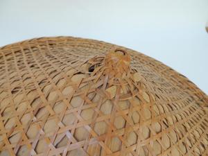 Cesta de pared grande tejida, estilo vintage asiático, de bambú, con forma de sombrero de arroz, decoración de pared boho, proveedor de decoración para galerías. - Product Image 4
