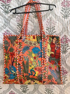 Bolso tote acolchado de algodón naranja premium con estampado floral hecho a mano, bolso de mano abierto informal para compras y viajes para mujer - Product Image 5