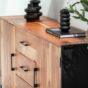 Buffet à 3 tiroirs et 2 portes Vandana Pebble Aston pour un rangement élégant et moderne à l'intérieur et à l'extérieur - Product Image 4