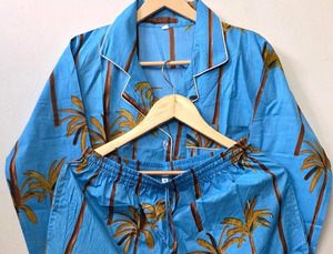 Tissu artisanal en coton pur imprimé à la main motif palmier tropical bleu, respirant, séchage rapide, écologique, unisexe, printemps, automne, été - Product Image 1
