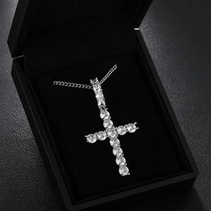 Colgante de Cruz Plateado con Cristales de Estrás Engastados, Amuleto Religioso, Joyería de Moda Unisex, Regalo - Product Image 1