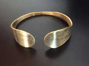 Bracelet manchette géométrique minimaliste en cuivre, design de bijoux en métal - Product Image 3