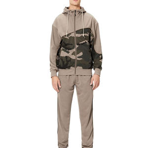 Ensemble de jogging vintage personnalisé avec impression sérigraphiée, effet délavé, comprenant un sweat à capuche et un pantalon de survêtement droit évasé pour homme - Product Image 1