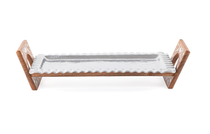 Plateau de service en aluminium au design moderne et élégant pour la maison et les hôtels, offrant un design métallique raffiné et artistique, idéal pour servir le chocolat. - Product Image 2