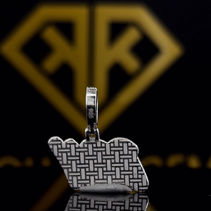 Colgante Hip Hop Personalizado con Letra para Niños, Corte Moissanite VVS, Plata de Ley con Baño de Rodio, Engaste de Garra, Joyería de Regalo - Product Image 3