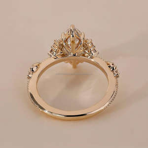 Anillo de Diamantes de Lujo con Corte Marquesa Cultivado en Laboratorio, con Piedras Laterales Decorativas, Oro Sólido de 10K, 14K o 18K, Joyería Romántica de Compromiso para Ella - Product Image 4