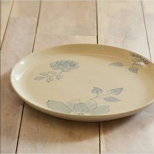Elegante Piatto da Cena Rotondo in Ceramica Stampata Bianco Sporco, Diametro 25 cm, per Ogni Pasto - Product Image 3