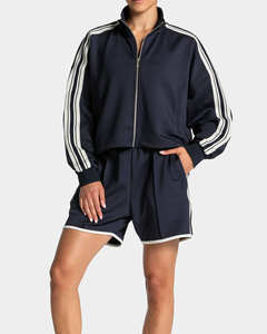 Nouvelle veste courte zippée bleu marine surdimensionnée au design tendance et short à rayures, ensemble streetwear pour femme - Product Image 3