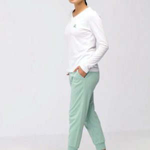 T-shirt décontracté pour femme en coton biologique 100 % écologique, respirant, à séchage rapide, non tissé, col en V uni, avec logo - Product Image 4