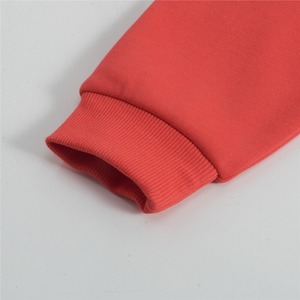 เสื้อฮู้ดผู้ชายสีแดงแบบเรียบ ทรงปกติ สวมใส่สบาย ผ้าถักเฟรนช์เทอร์รี่ แขนยาว ระบายอากาศได้ดี เหมาะสำหรับฤดูหนาว เป็นมิตรกับสิ่งแวดล้อม สามารถปรับแต่งได้ - Product Image 3