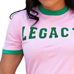 T-shirt Varsity AKA Pink Legacy pour femme, avec lettres grecques, bordure contrastée, coton premium, style décontracté et élégant - Product Image 3