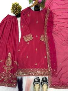 Présentation de la nouvelle collection de créateurs en soie crêpe naturelle avec un ensemble haut-bas et dupatta richement brodé de sequins. - Product Image 5