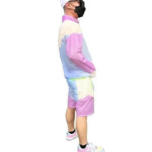 Ensemble coupe-vent d'été personnalisé pour hommes, design à empiècements, veste légère extensible à fermeture éclair métallique et short d'été à taille élastique, vente en gros - Product Image 2