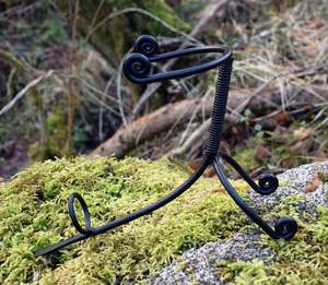 Corne à boire artisanale | Corne à boire viking 100% naturelle pour la bière |   Polie et ornée avec un support en métal. Avec étui en cuir offert. - Product Image 3