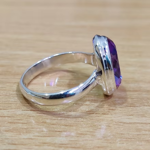 Anillo Minimalista de Topacio Místico con Corte Ovalado en Plata de Ley, Joyería Unisex para Uso Diario - Product Image 3