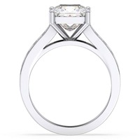 Bague en moissanite taille princesse VVS très demandée, clarté et éclat éblouissants pour une demande en mariage idéale, disponible à prix export.