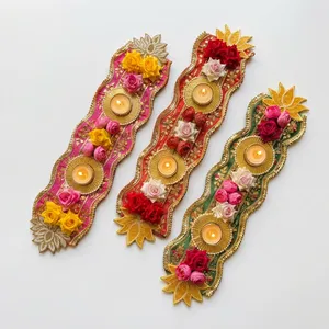ผ้าแขวนผนังลายดอกไม้พร้อมดอกกุหลาบสีชมพูและงานปักสีทองสำหรับตกแต่งบ้านในเทศกาลดีวาลี - Product Image 1