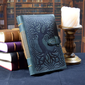 Diario de Cuero Verde con Diseño en Relieve del Árbol de la Vida y Nudo Celta, Papel en Blanco - Product Image 1
