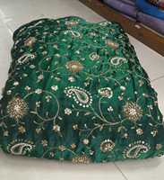 Tissu en soie de qualité supérieure pour la vente en gros, broderie artisanale de luxe, matériau de créateur pour saris indiens élégants et costumes de boutique
