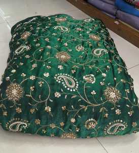 Tissu en soie de qualité supérieure pour la vente en gros, broderie artisanale de luxe, matériau de créateur pour saris indiens élégants et costumes de boutique - Product Image 6