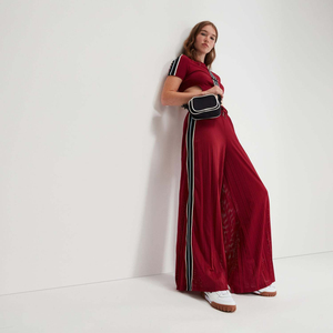 Ensemble de salon deux pièces de haute qualité pour femme : T-shirt court découpé et pantalon palazzo taille haute - Product Image 2