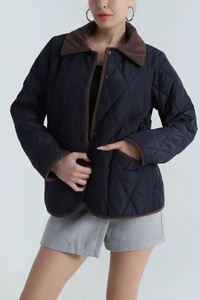 Veste matelassée respirante à capuche pour femme, coupe ajustée, automne/hiver, garniture en peau de mouton, tissu en toile, rembourrage en nylon/polyester, logo personnalisé - Product Image 2
