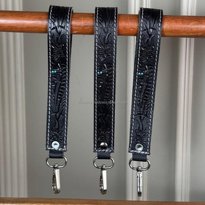 พวงกุญแจหนังและคาราบิเนอร์ทำมือสลักเป็นของขวัญพวงกุญแจหนังแท้ - Product Image 4