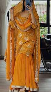 Ensemble Sharara en crêpe naturel avec broderie de sequins de 5 mm et dupatta à bordure en dentelle fantaisie, tenue de fête ethnique entièrement cousue - Product Image 4