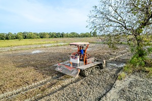 Tracteur à chenilles multifonction HOGICO HG80VN Turbo 80HP avec moteur Yunnei, boîte de vitesses, roulement et chenilles en caoutchouc pour travaux lourds - Product Image 5