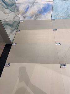 กระเบื้องเซรามิก Avro ขนาด 600 x 600 มม. สำหรับสระว่ายน้ำ  กันลื่น  พร้อมกาวติด สำหรับห้องน้ำและห้องครัว - Product Image 5