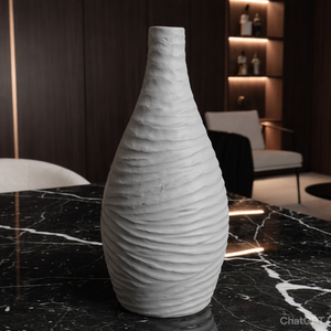 Florero de Metal Blanco Mate Texturizado de Lujo, Elegante Diseño Ondulado Hecho a Mano, Centro de Mesa Moderno para Decoración del Hogar, Unidad Individual - Product Image 1